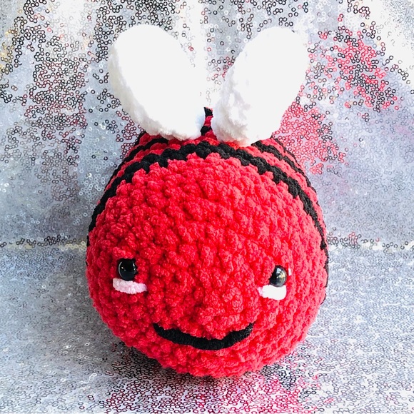 Handmade Plushie Bumblebee - Picture 5 of 15